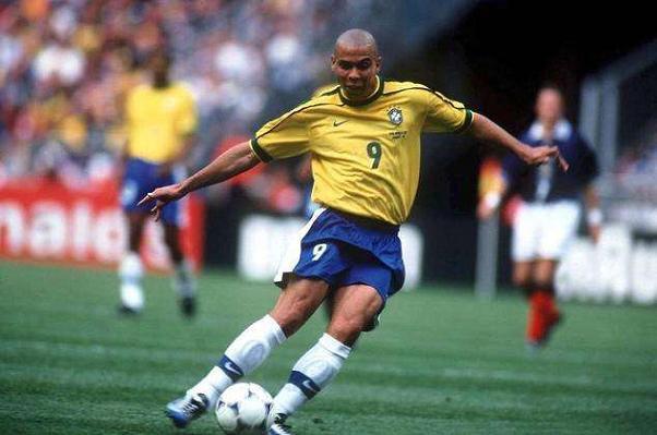 现可谓两极 现可谓两极