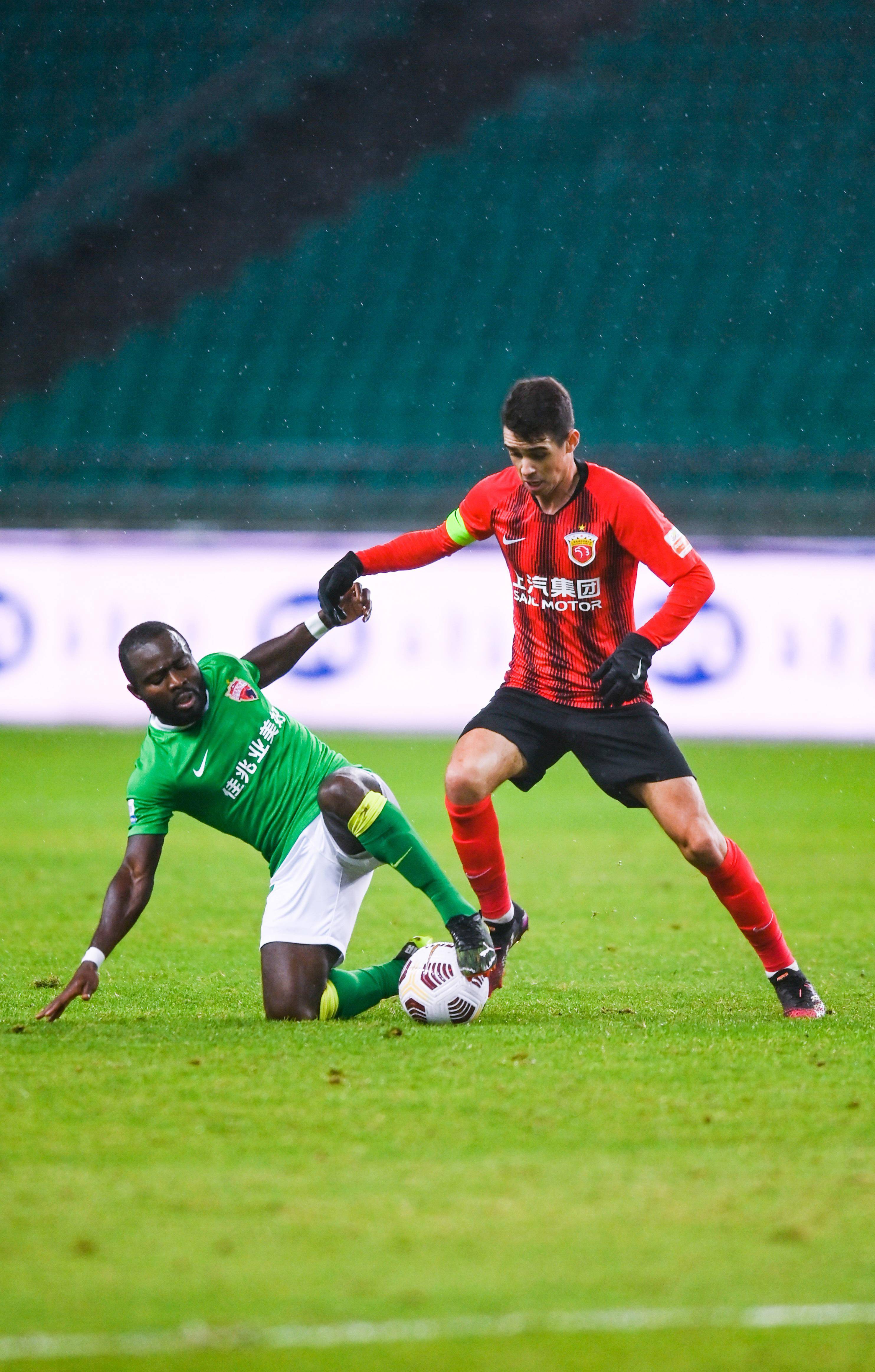 更是他长年 更是他长年